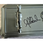 porte-baguette-dedicacee-par-alfred-enoch-swau