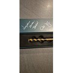 replique-baguette-dedicacee-de-seamus-finnigan-par-devon-murray-harry-3