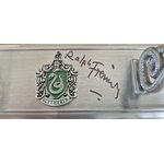 Porte baguette noble collection serpentard dédicacé par ralph fiennes v2