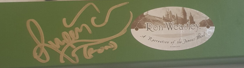 Baguette de Ron Weasley dédicacée par Rupert Grint, vue d'ensemble