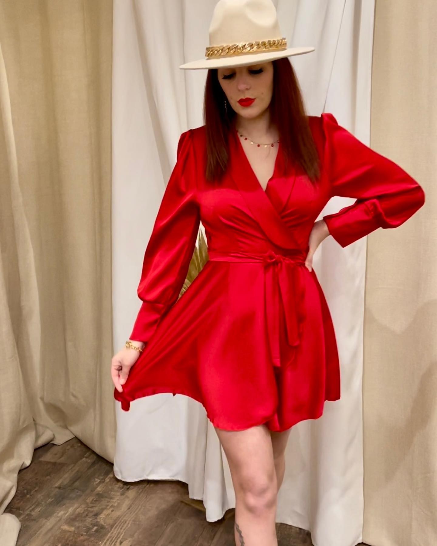 robe portefeuille rouge effet satin 3 1