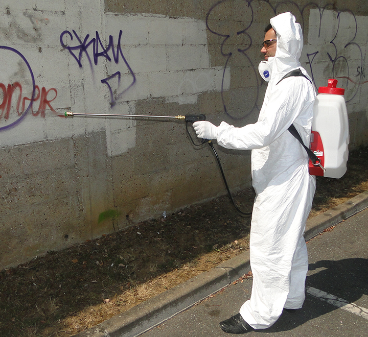 dorsal-sprayer-nettoyage-murs