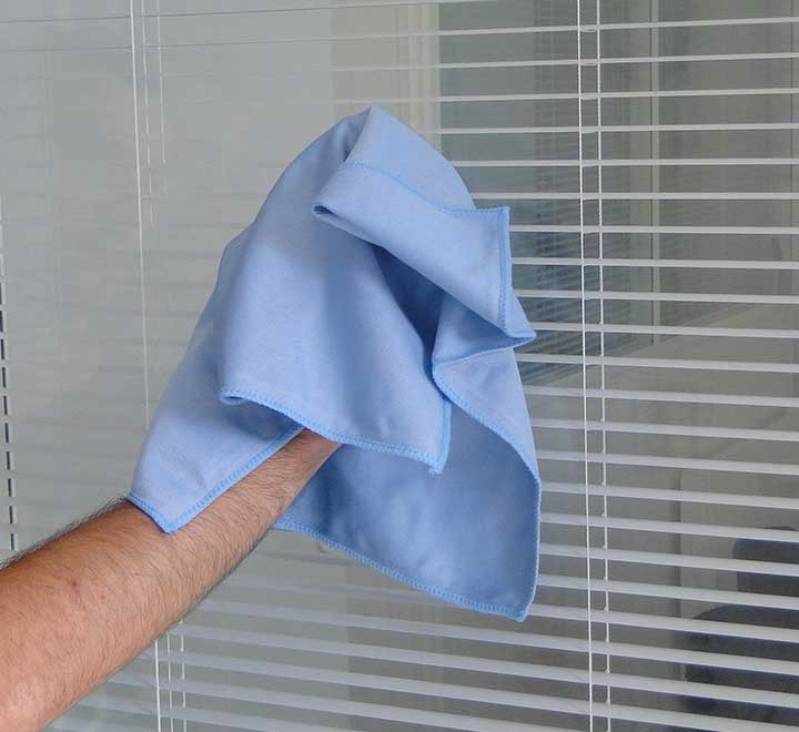 nettoyage-surfaces-vitrees-microfibre-vitres