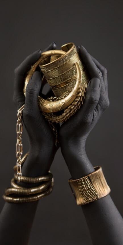 PF 283_art-africain-mains-noires-avec-bijoux-do_variants-1