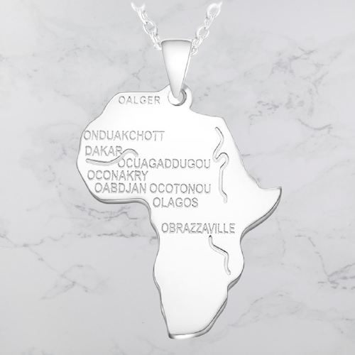 colliers-avec-pendentif-carte-africaine_main-4__1_-removebg-preview