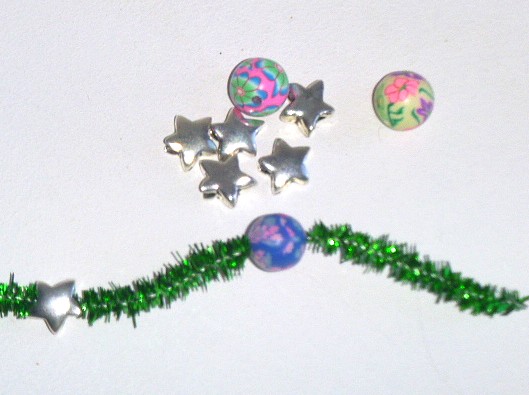 couronne-de-fil-cheniille-decoree-avec-des-perles