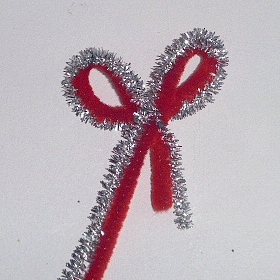 boucle-de-noel-en-fil-chenille-cure-pipe