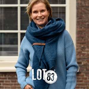 echarpe bleue darkblue