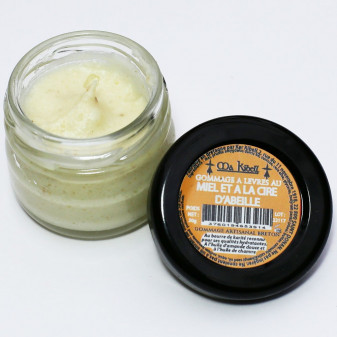 gommage-a-levres-au-miel-et-a-la-cire-d-abeille