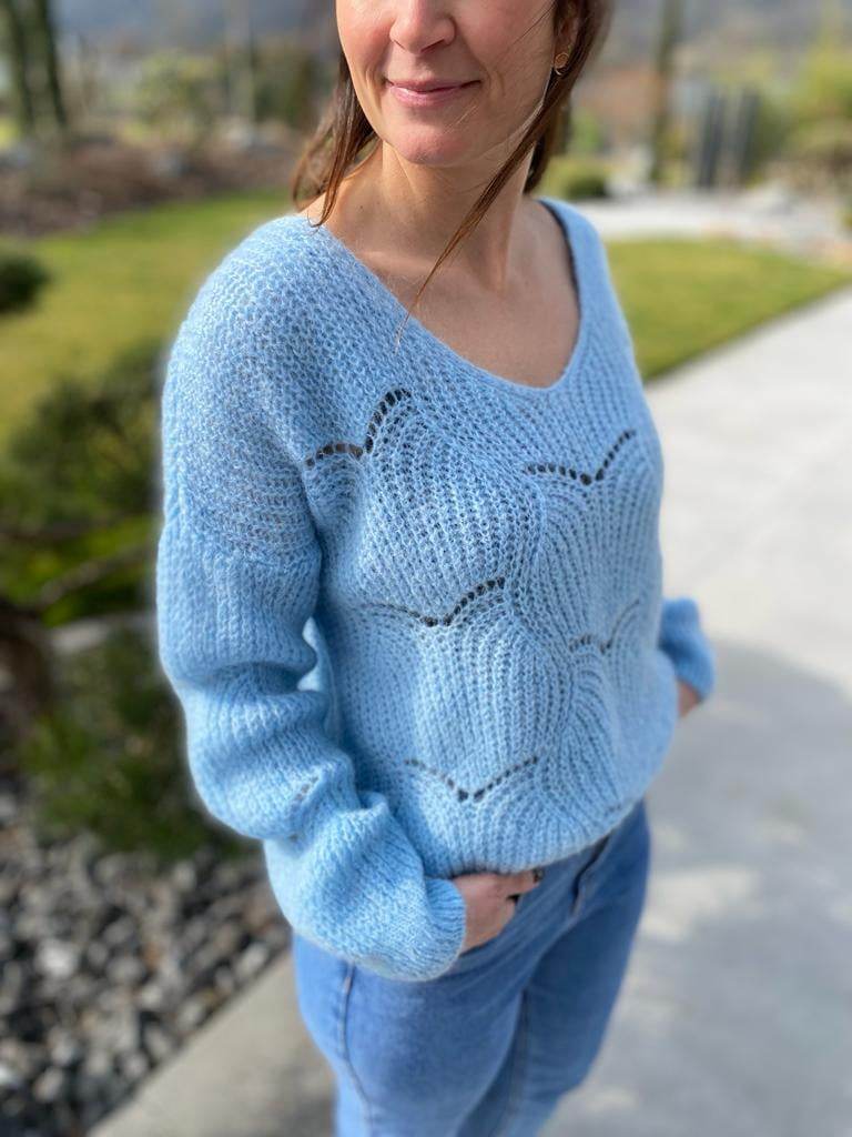 Pull perforé bleu ciel Lilian.3