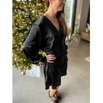 Robe courte fluide taille élastique jolie décolleté satin noir Violaine.3