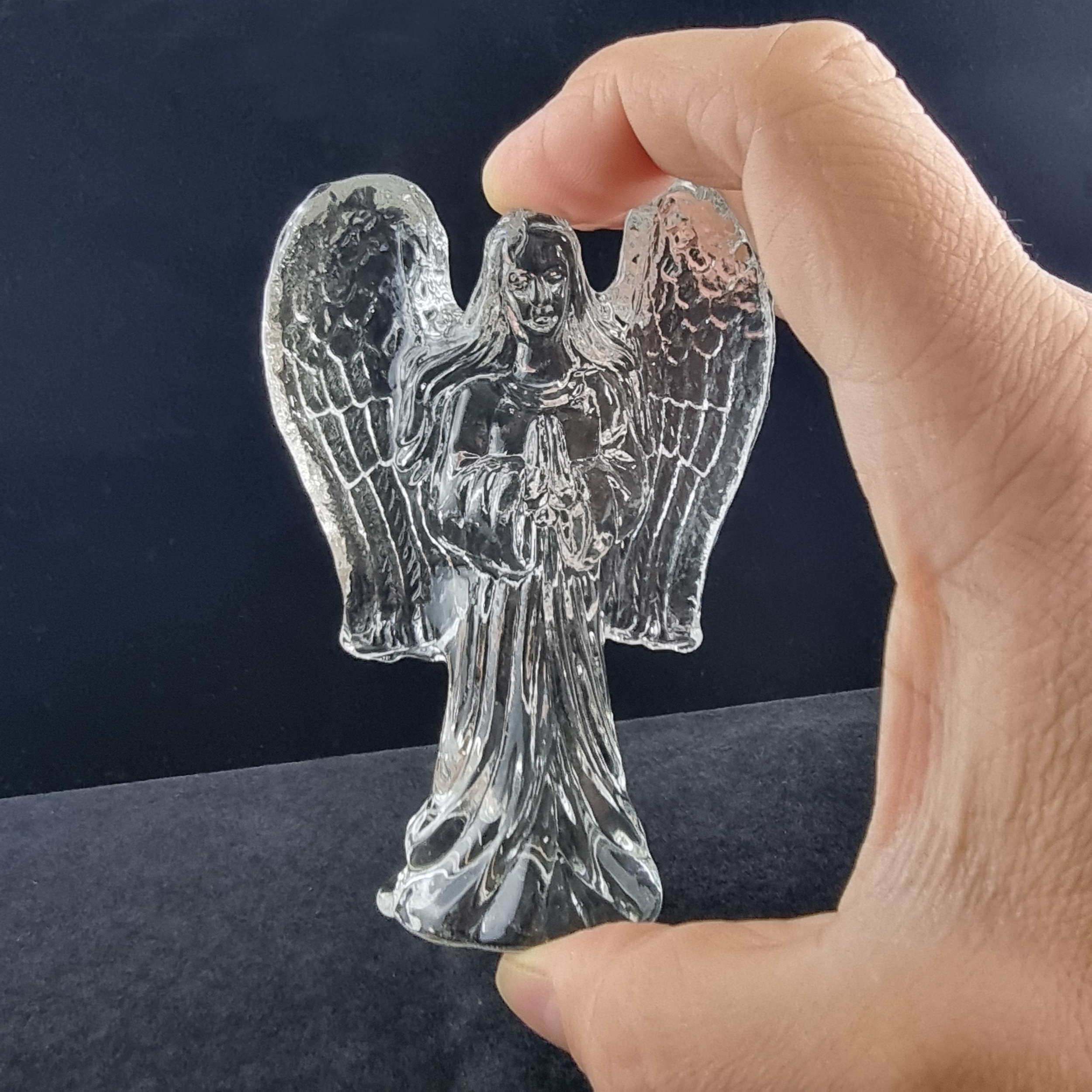 ange-verre-main