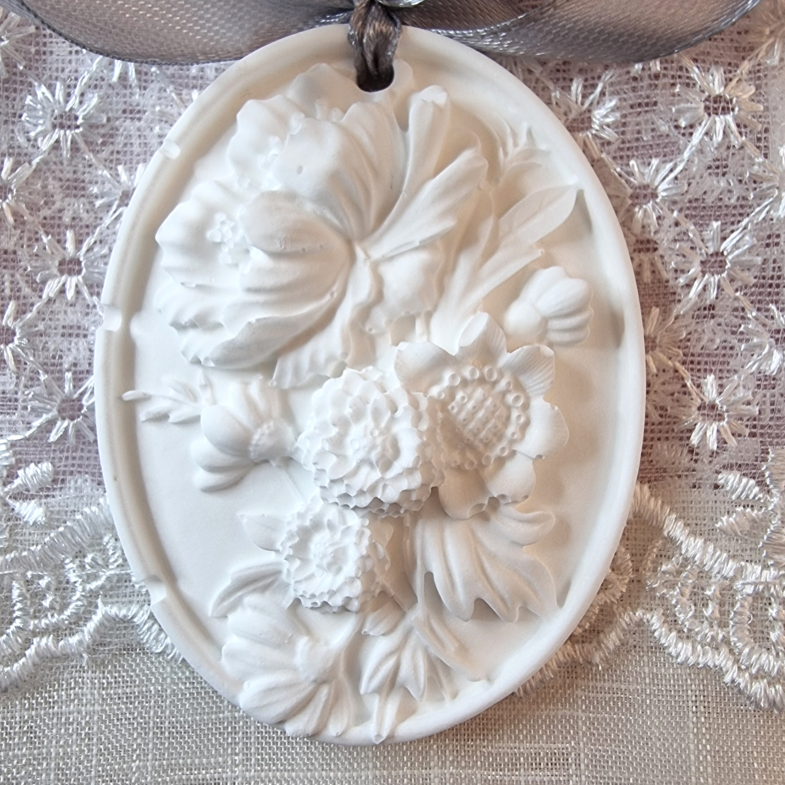 medaillon-parfume-fleurs-2