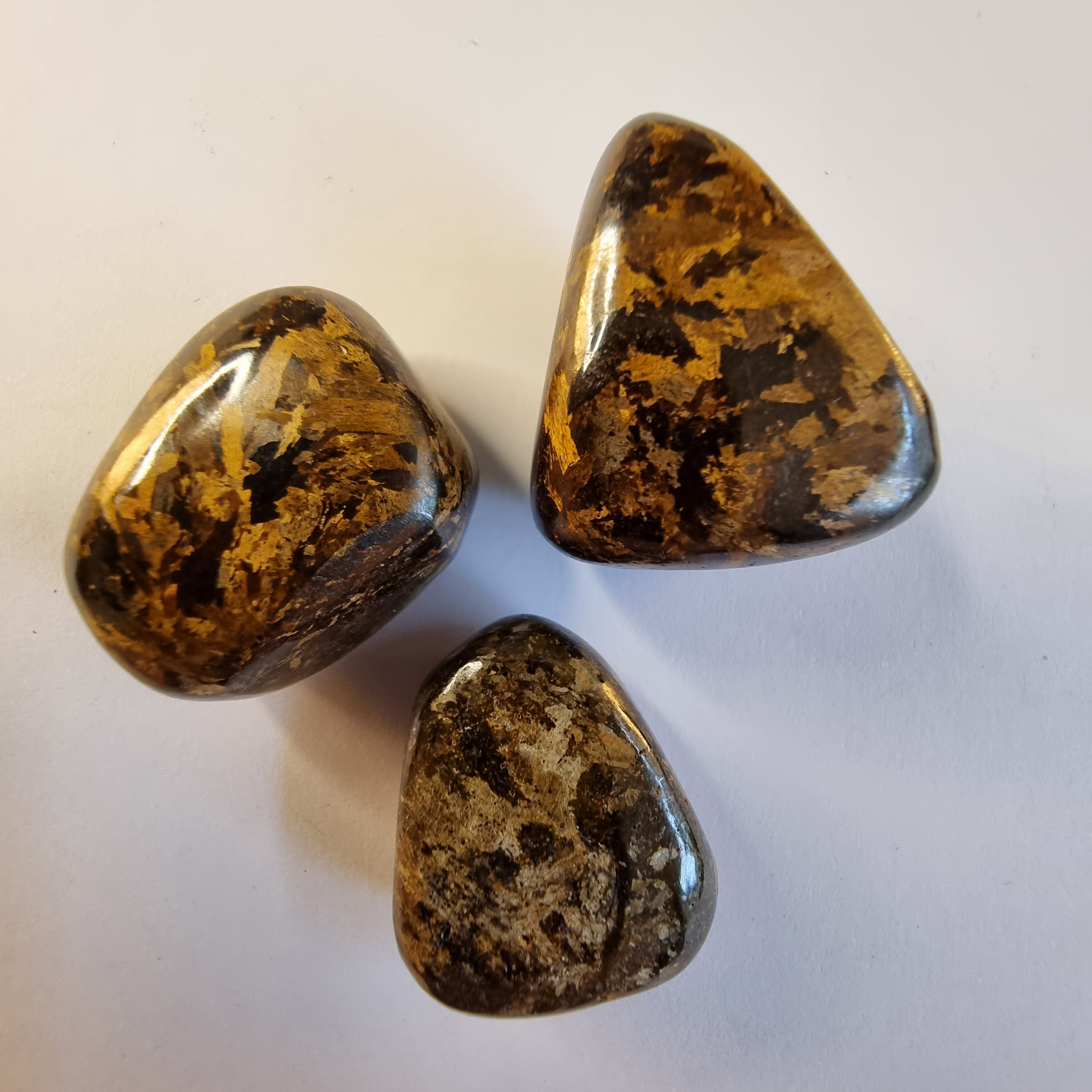 bronzite-pierre roulee-trio