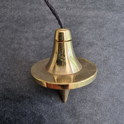 pendule-laiton-toupie
