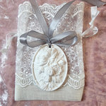 medaillon-parfume-fleurs-1