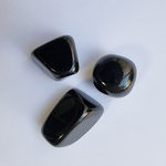 obsidienne-noire-pierre-roulee-trio