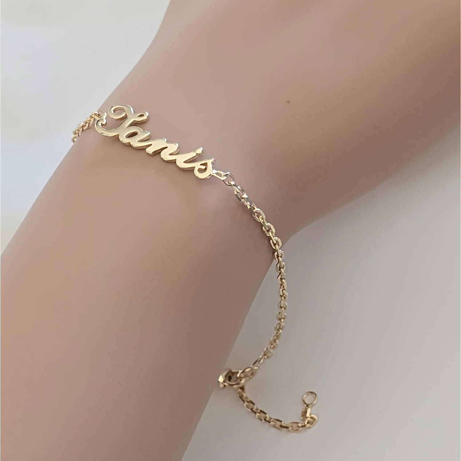 Bracelet-prenom-decoupe-femme-92308