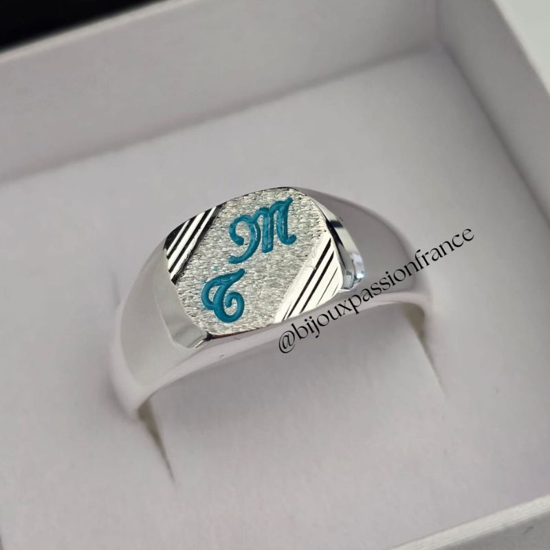 Chevaliere-argent-massif-initiales-couleur-08601-bijouxpassionfrance40101-TM
