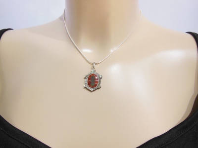 cadeau-pendentif-tortue-mer-bijou-nacre-corail-rouge-argent-PD13147-D