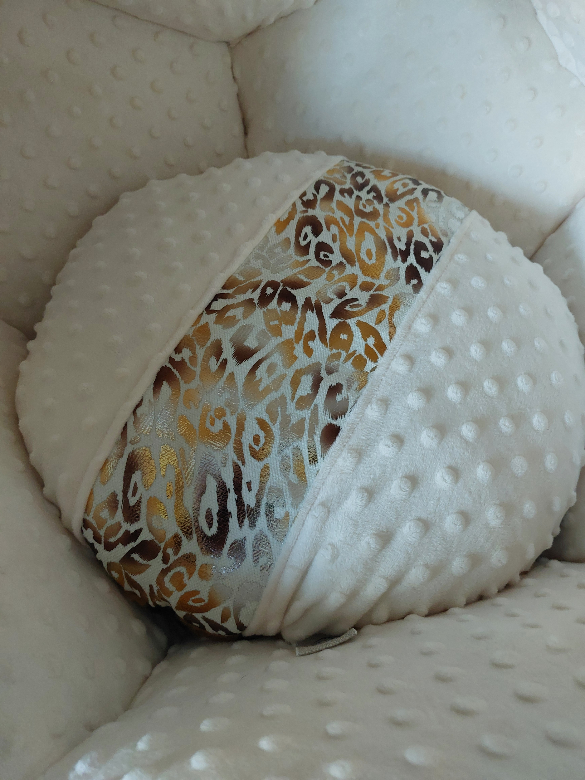 coussin pentagone léopard