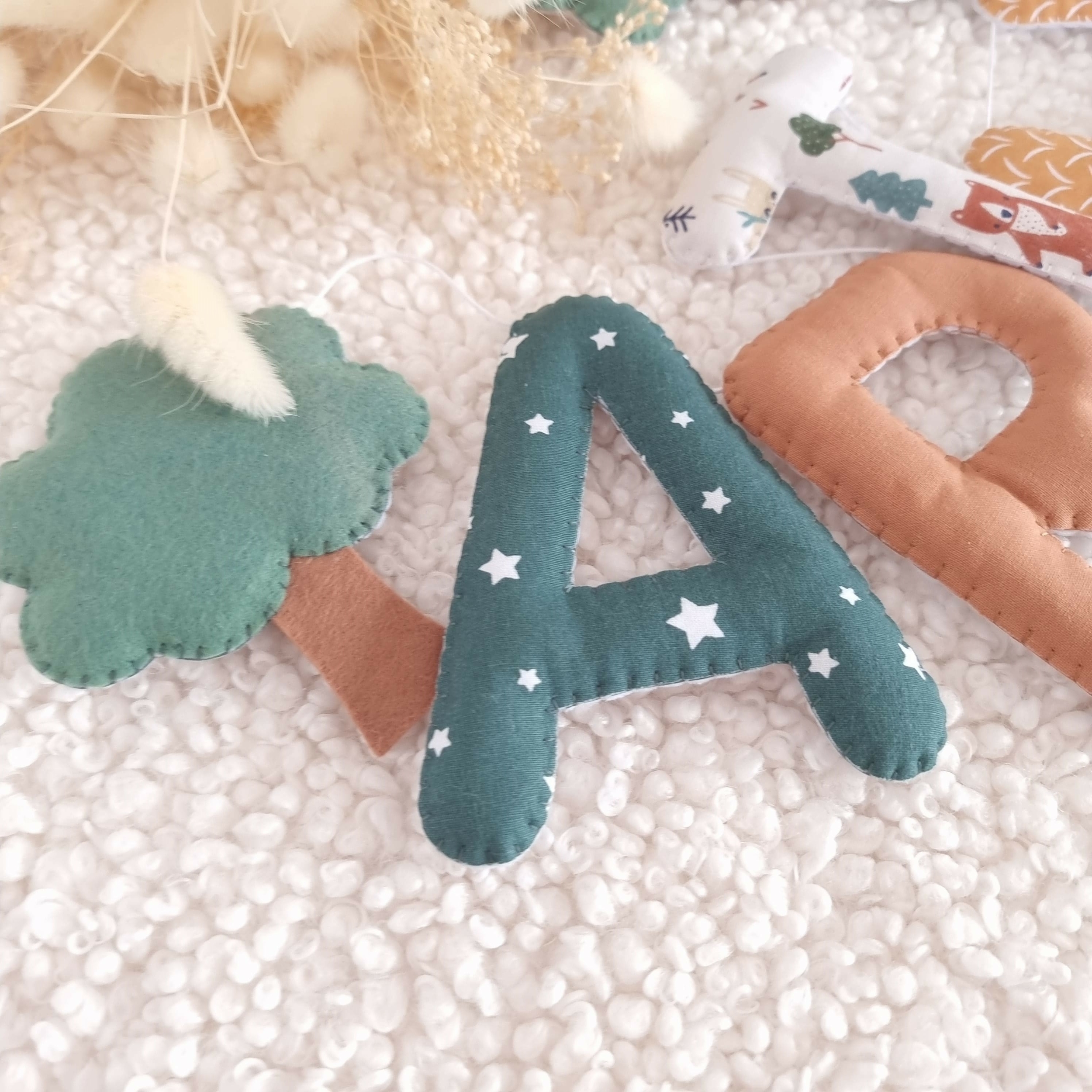 décoration  arbres vert chambre bébé garçon forêt