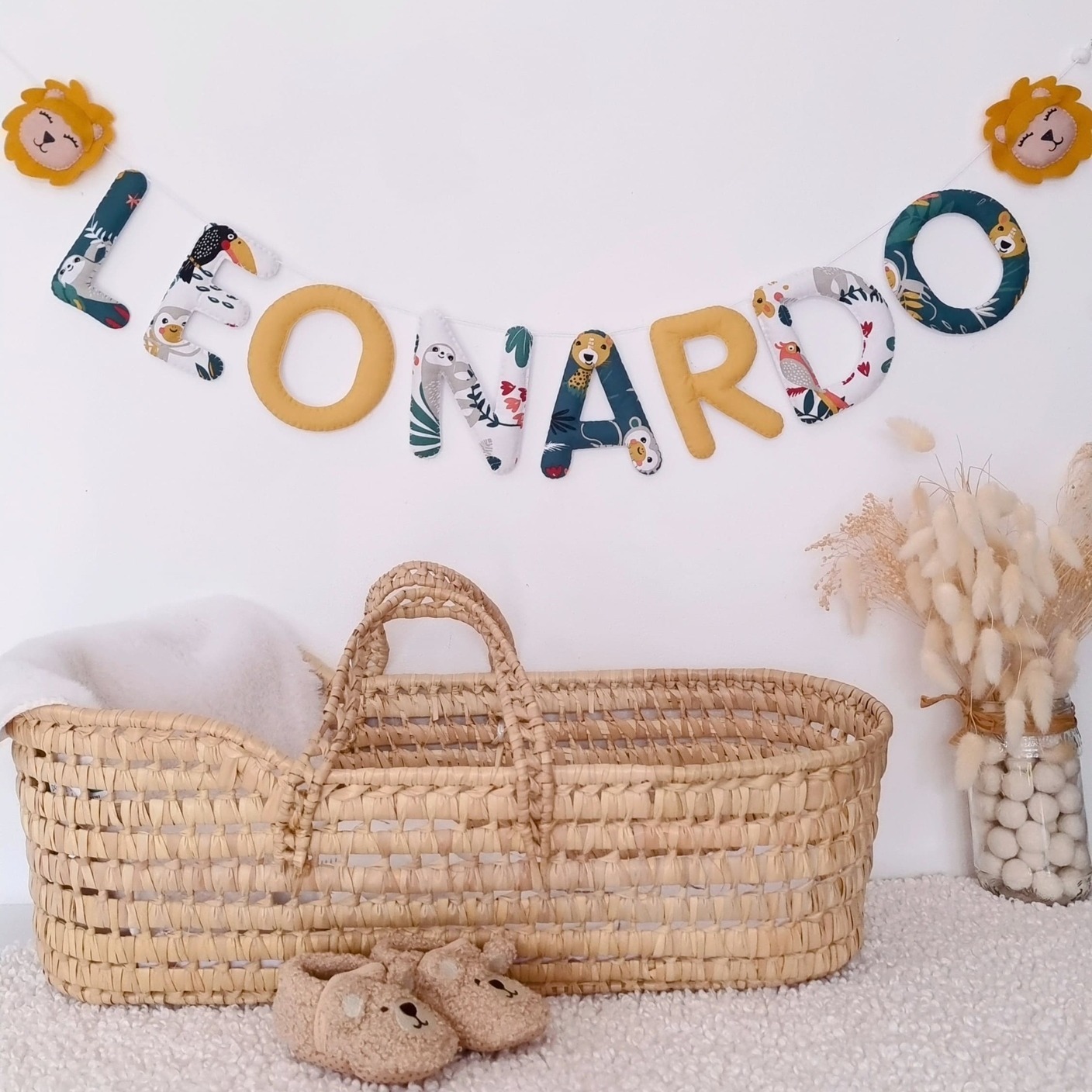guirlande prenom personnalisee decoration murale chambre bebe garcon jungle vert jaune safari ambiance jungle tropicale