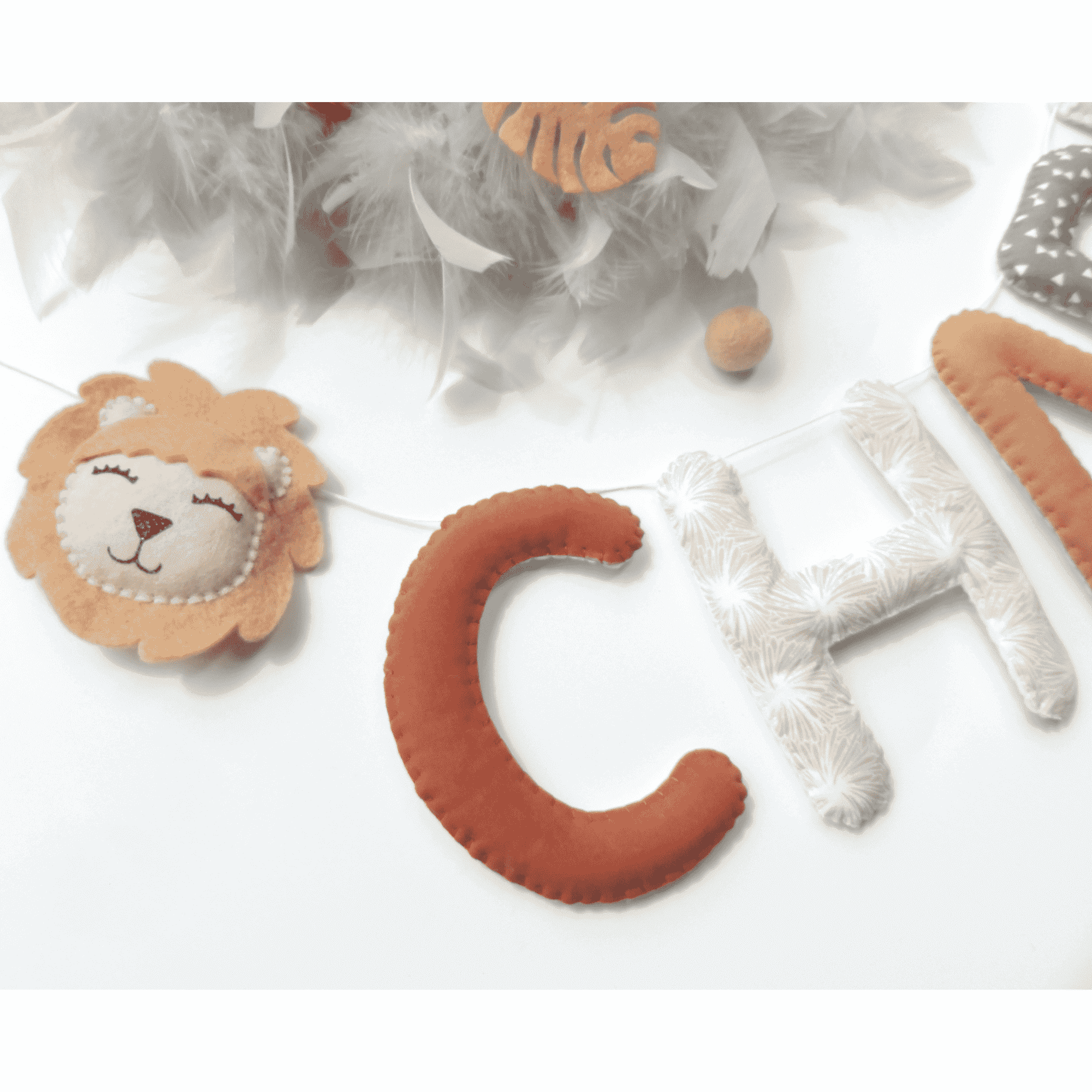 guirlande prénom personnalisée chambre garçon jungle lion beige