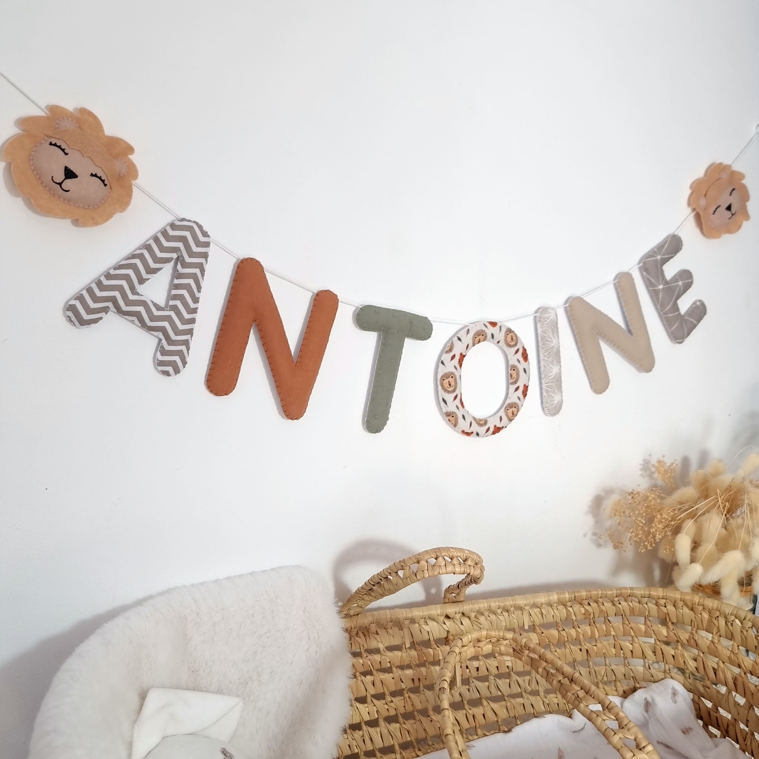 guirlande prénom garcon à personnaliser deco murale chambre bebe gacon tetes de lion