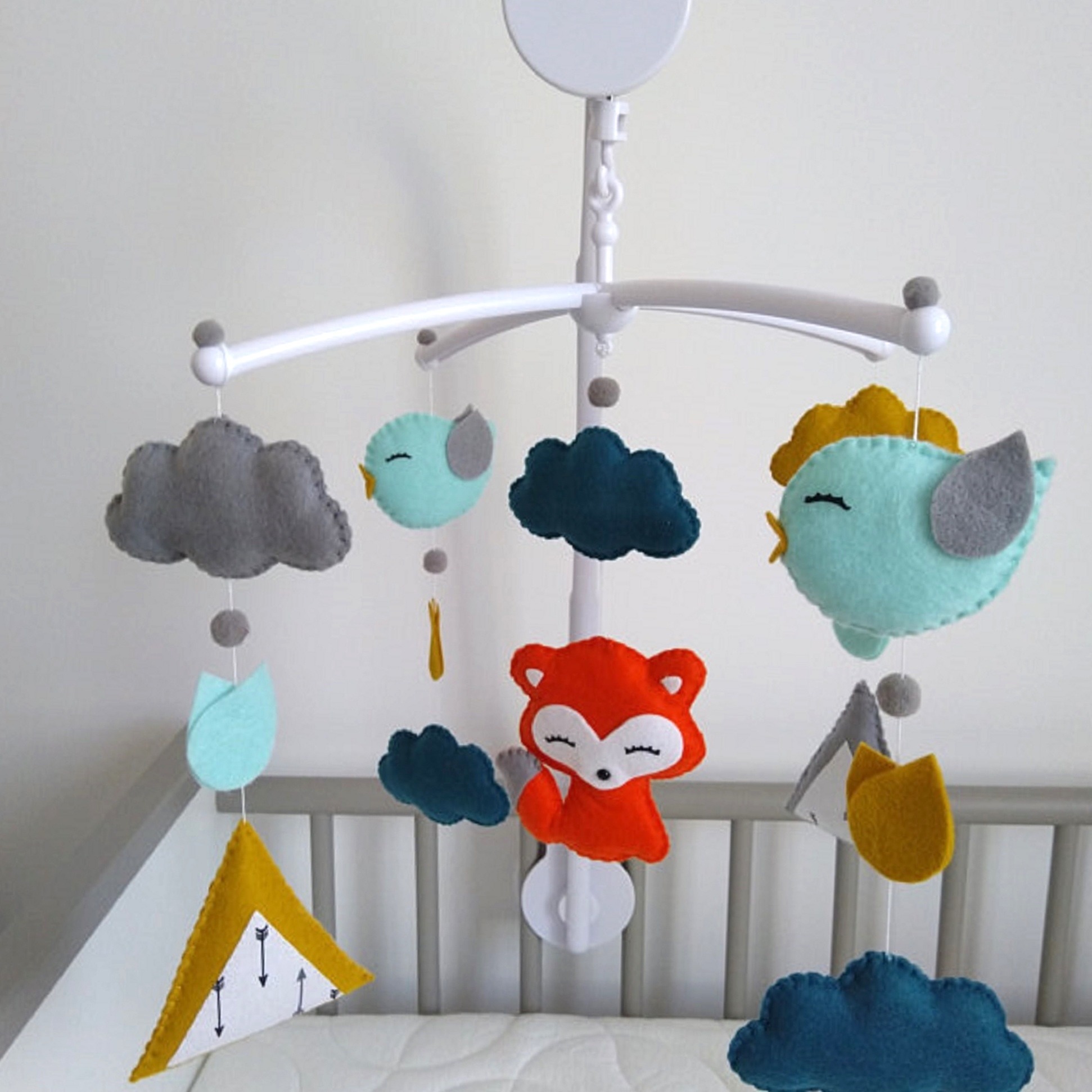 mobile musical lit bébé décoration renard et oiseaux bleu et mint