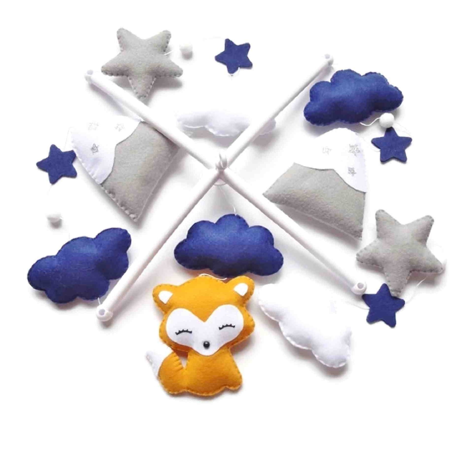 cadeau de naissance mobile bébé pour decoration chambre garcon bleu et gris. mobile renard