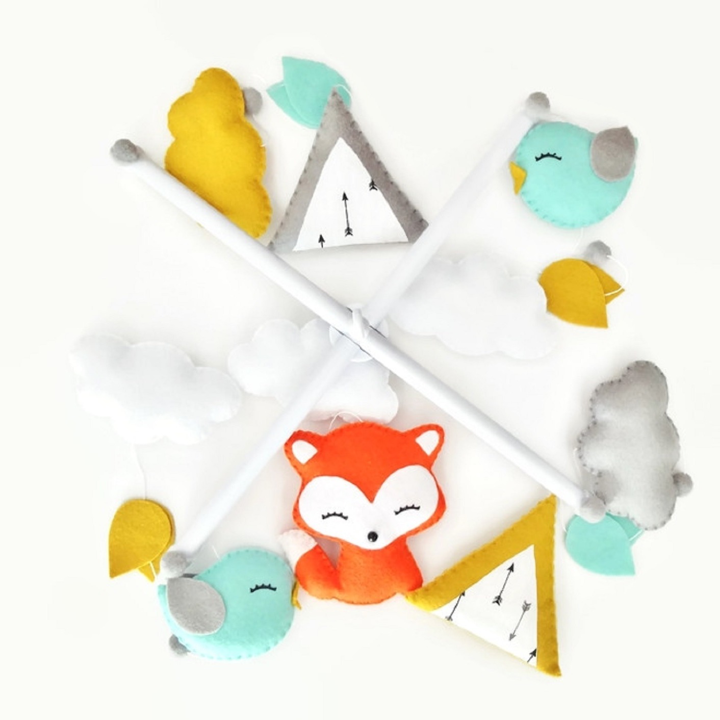 mobile déveil bébé renard et oiseaux pour decoration chambre mixte