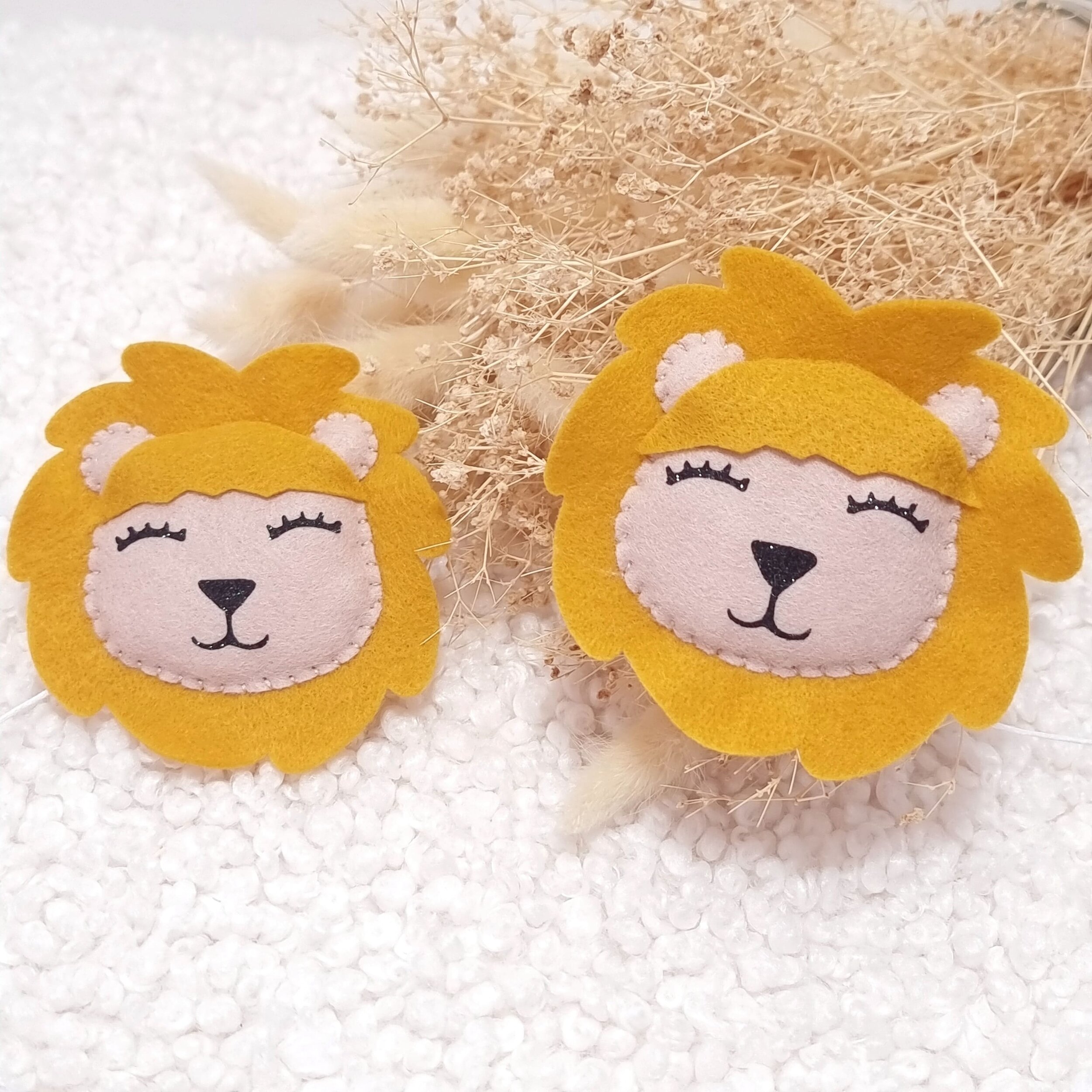 Têtes de lion en feutrine fait main pour embouts de guirlande prénom