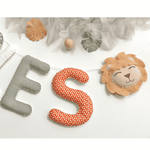 déco savane chambre bébé lettres en tissu guirlande prenom murale savane lion beige marron