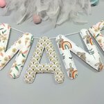 deco guirlande de lettres en tissus pour decoration chambre fille beige blanc vert