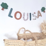 Guirlande prénom tissu a personnaliser pour decoration murale chambre bebe fille thème nature et animaux de la foret arbres
