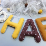 guirlande de lettres en tissu pour deco chambre enfant marron et beige