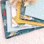 Echantillons de tissus en coton aux motifs animaux de la jungle vert et jaune moutarde et vert deau