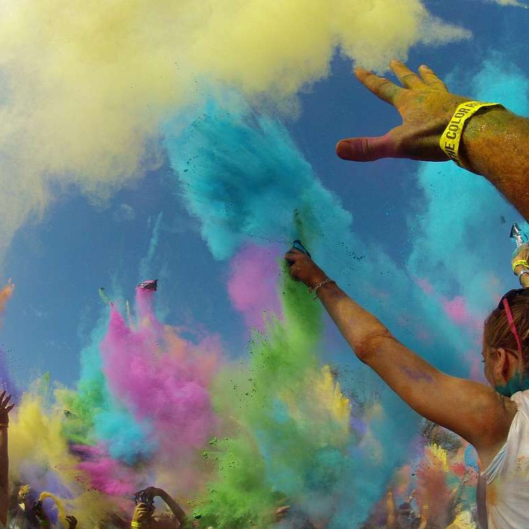 color-run-participants-tie-dyed-from-head-to-toe-f2f58c-1024