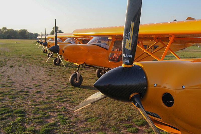 avion-jaune-flyingsafari