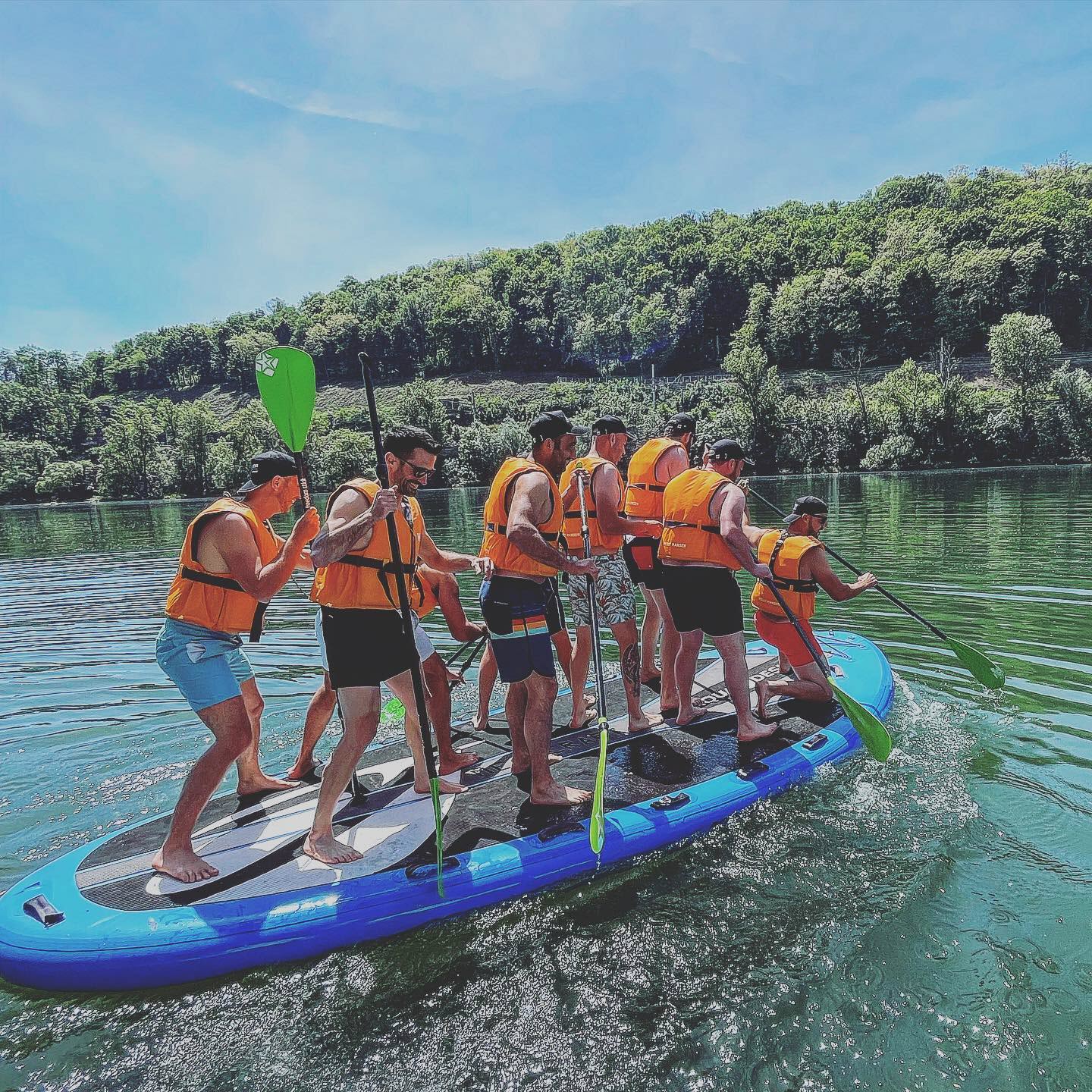 la-paddle-geant-une-bonne-idee-pour-se-rafraichir-en-groupe-tout-en-s-amusant-photo-progres-photo-fournie-par-go-captain-1655467406