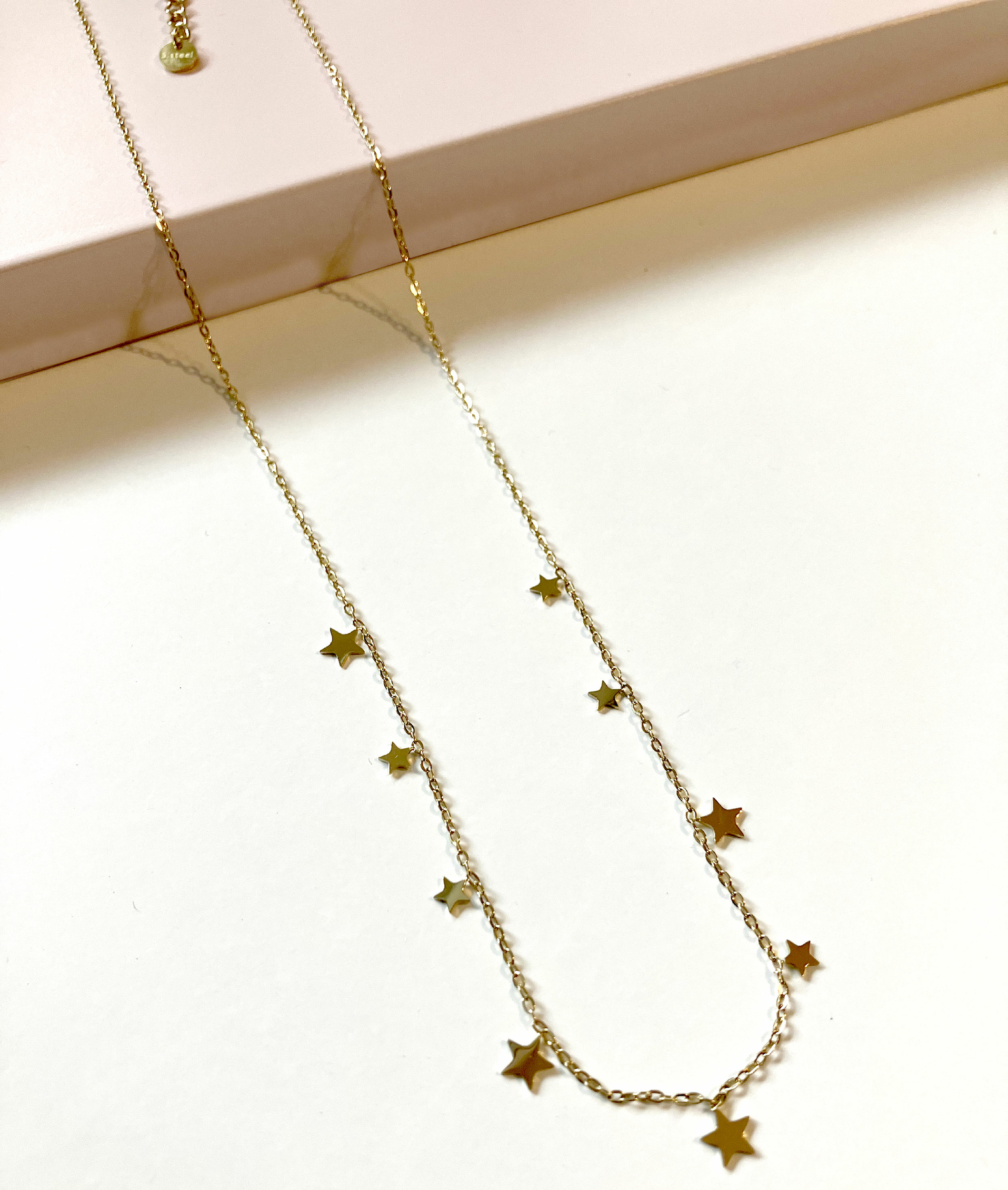 COLLIER PASTILLES ETOILES en acier doré *
