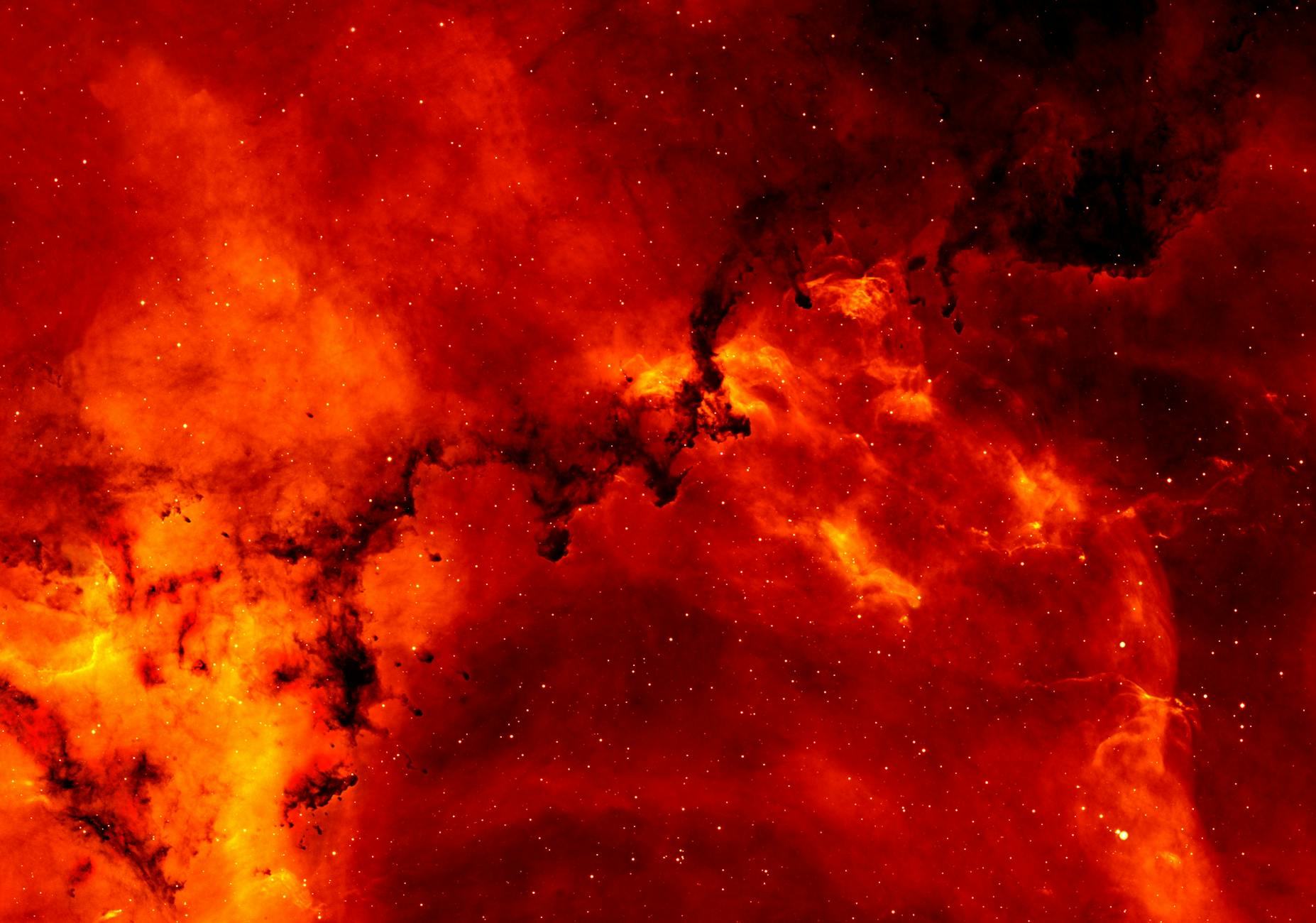 eruption solaire rouge et orange