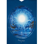 La fontaine deau vive-T-shirt - détail-homme-Nature Céleste-Francois Schlesser-Bleu