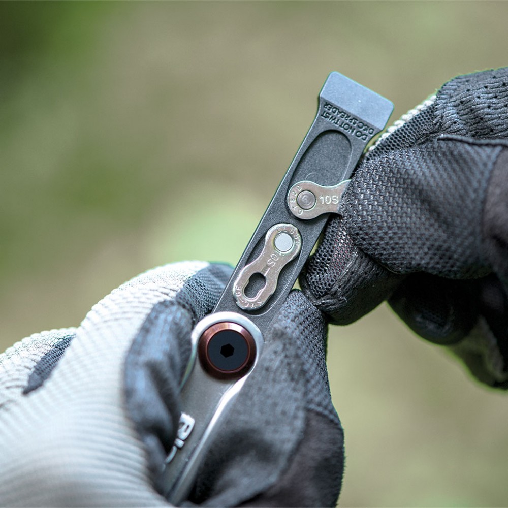 blackburn-tradesman-multi-tool-quick-link-storage