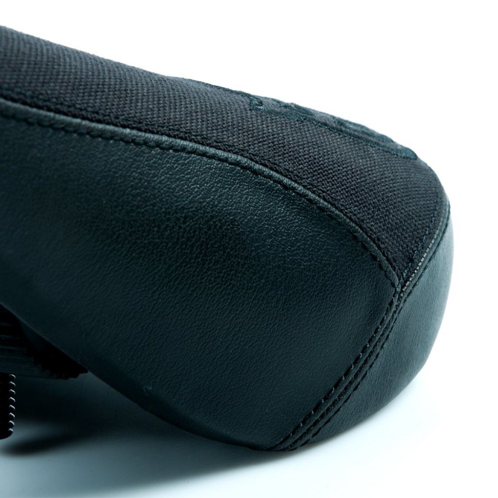 selle-federal-mid-pivotal-stealth-logo-black-raised-stitching-black (1)