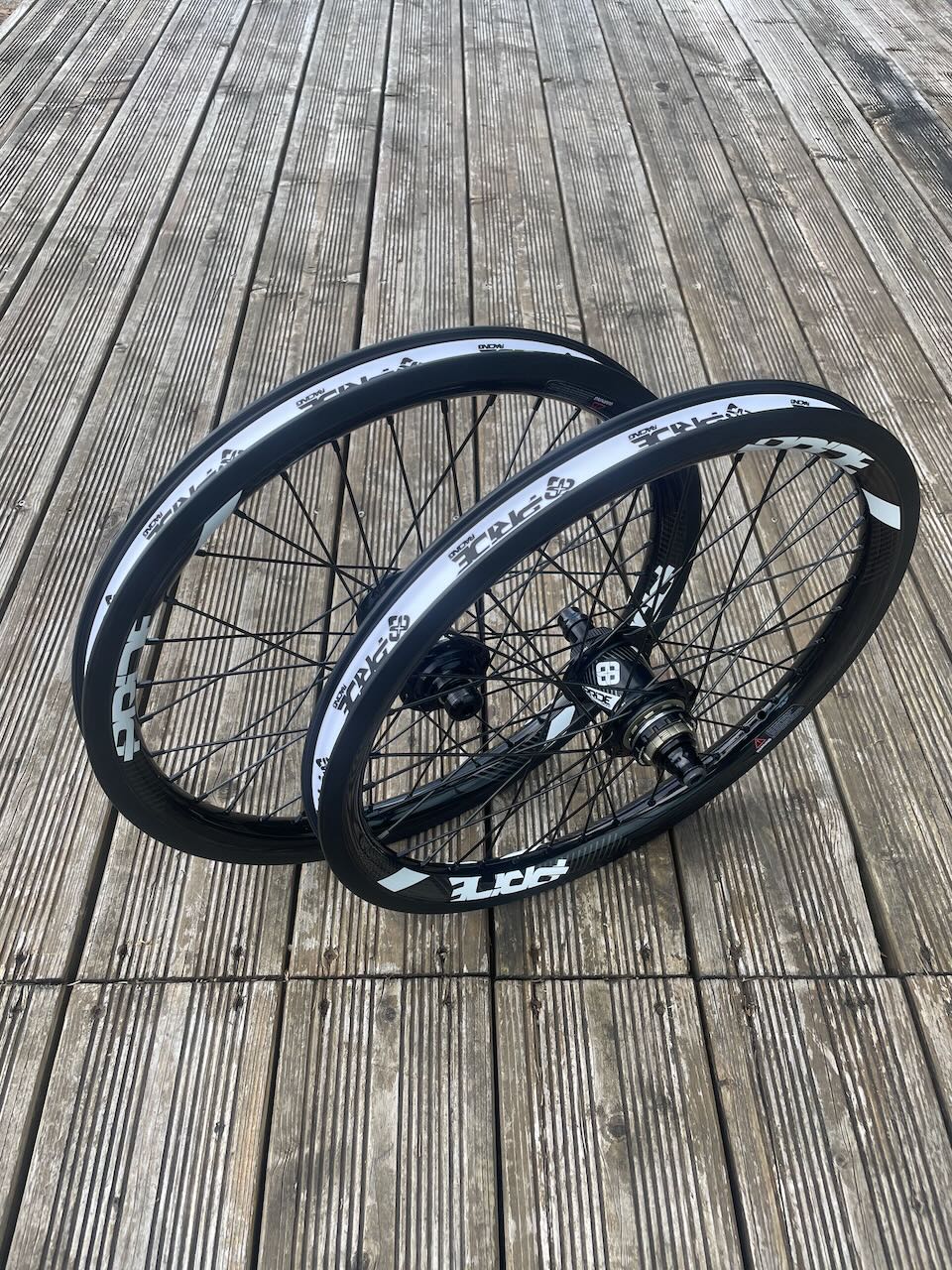 ROUES PRIDE GRAVITY CARBONE/CONTROL PRO 36H (LA PAIRE)
