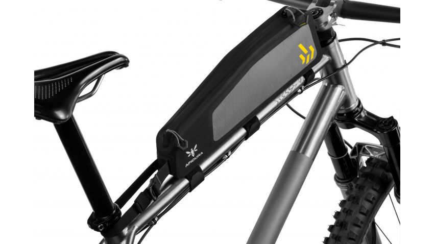 apidura-backcountry-long-top-tube-pack-1.8l-on-bike-2-hires
