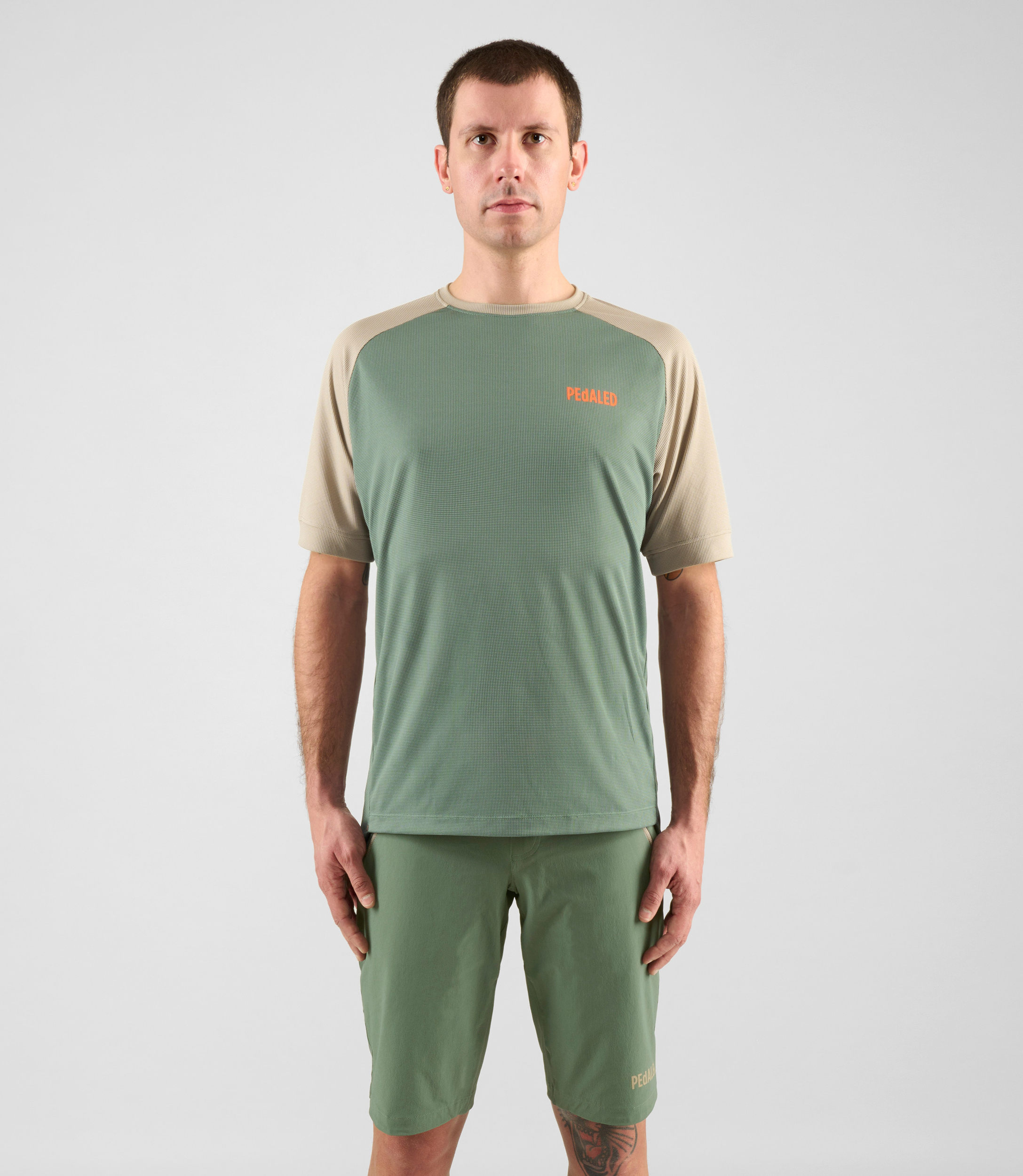 men-cycling-powerdry-tee-olive-green-yama-total-body-front-pedaled