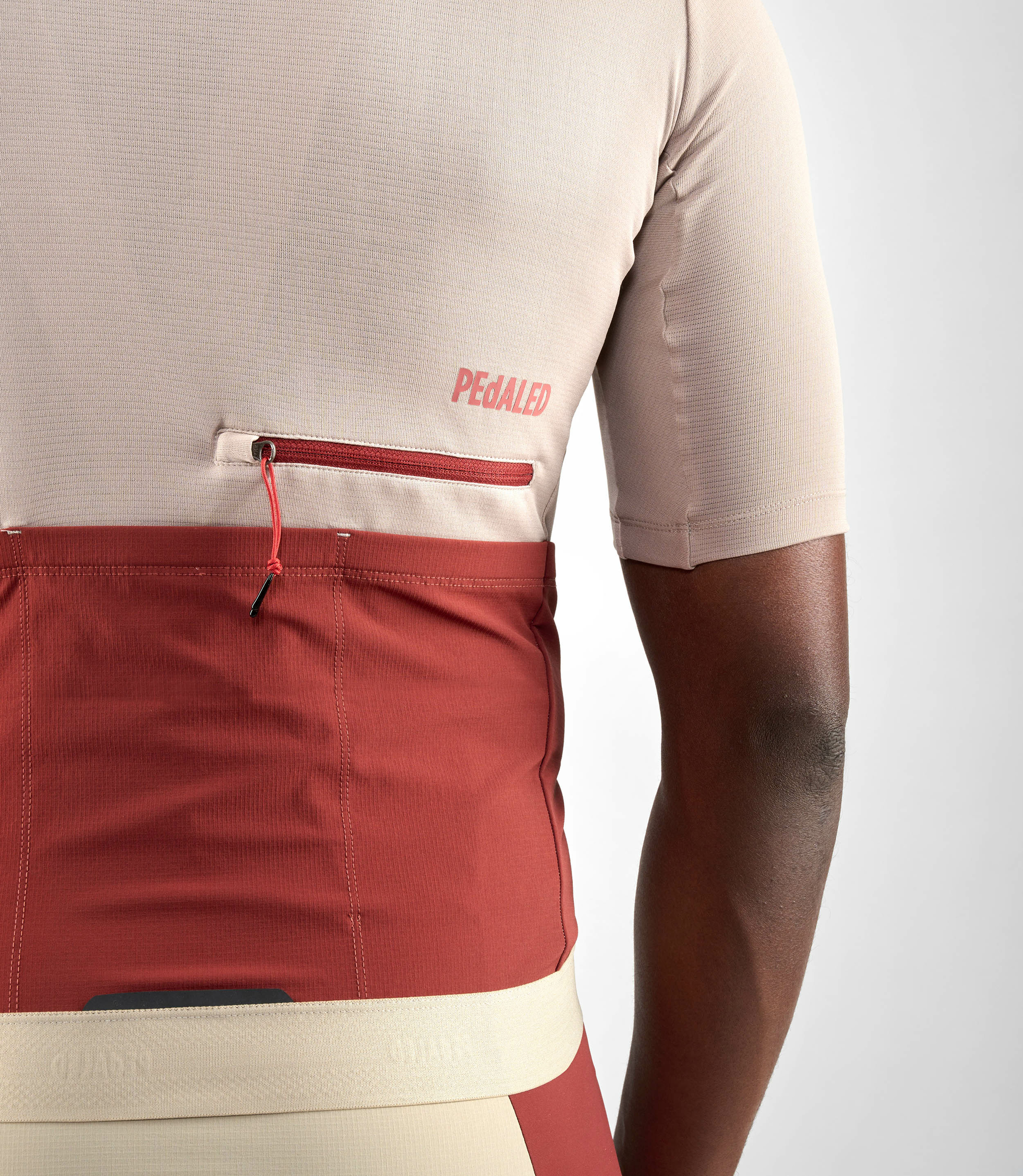 cycling-cargo-jersey-men-beige-odyssey-back-pocket-pedaled